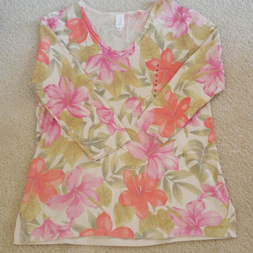 Jones New York top. 3/4 sleeve. NWT. Size XS